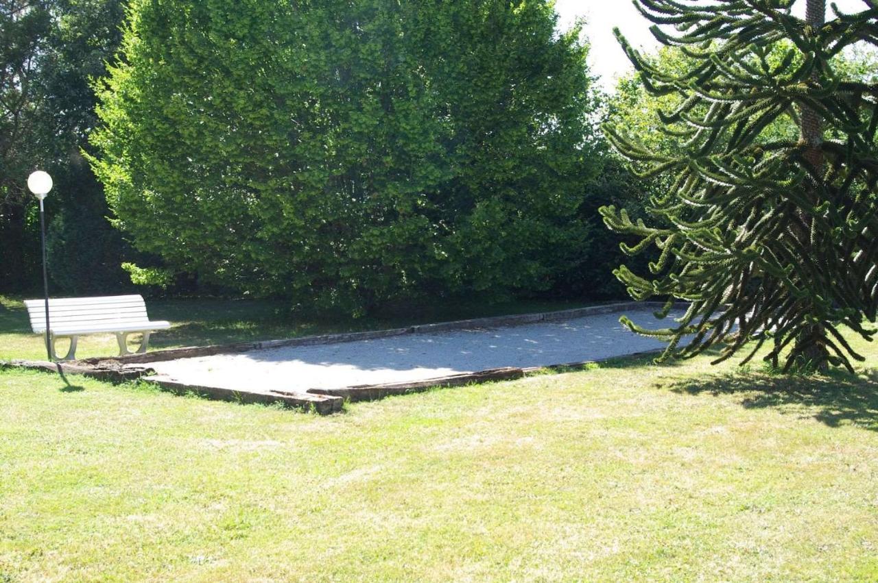 A L'Oree Du Parc Saint-Priest-des-Champs Екстериор снимка