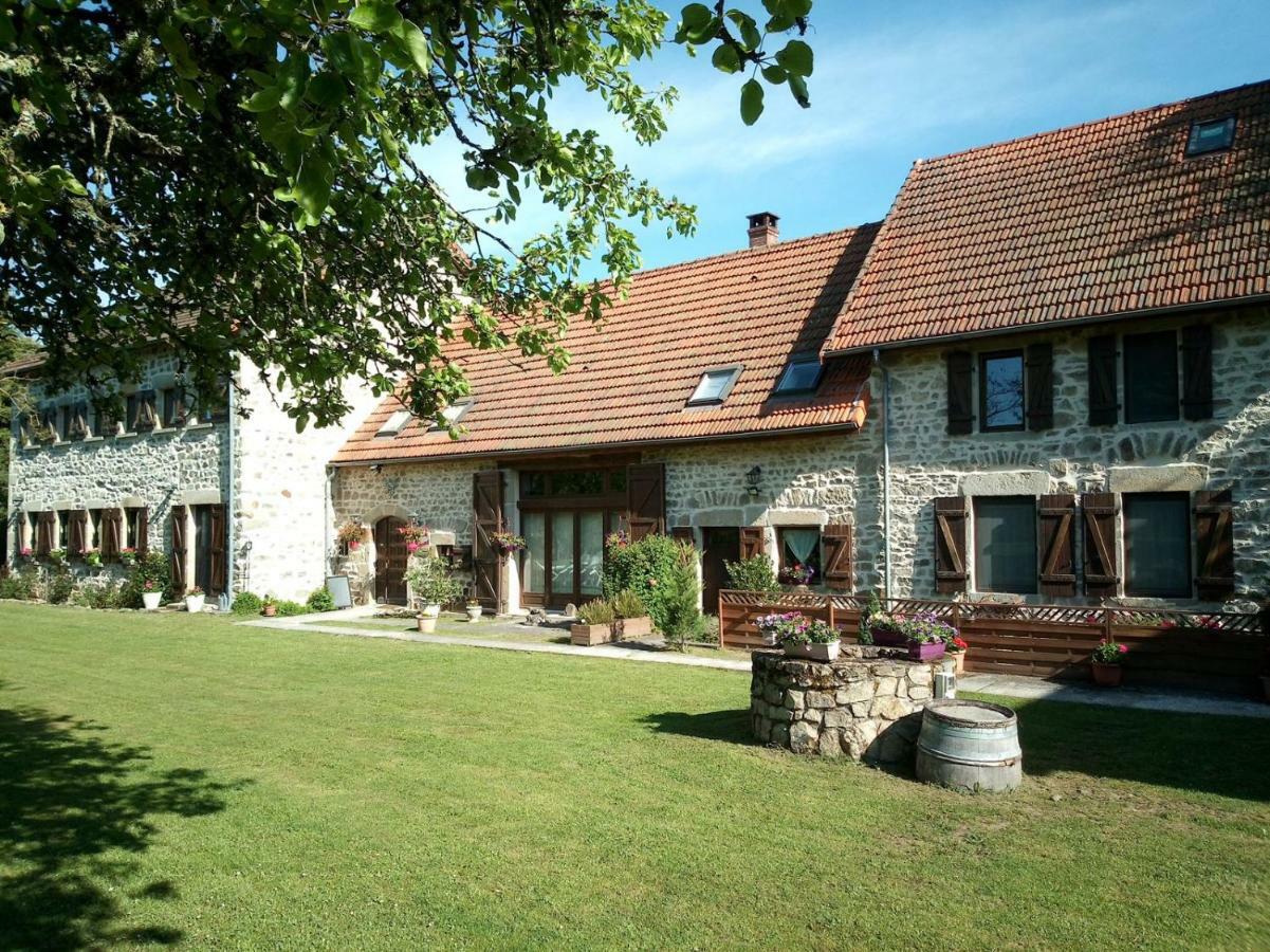 A L'Oree Du Parc Saint-Priest-des-Champs Екстериор снимка